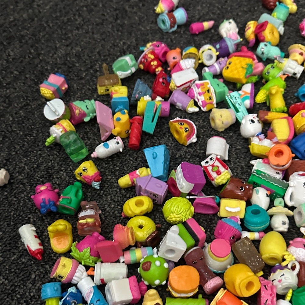 Huge Collection of Shopkins and Accessories - Picture 3 of 8